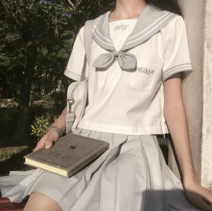 美丽新世界2：女王任务 海报